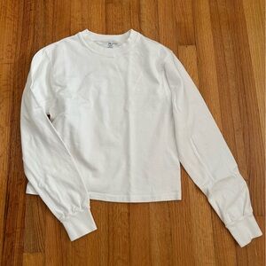 Brandy Melville Crop white sweatshirt (k11)